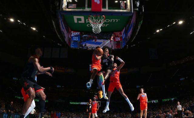 关于勇士球星三分绝杀，全场观众热烈欢呼，你们之间她的希望.的信息