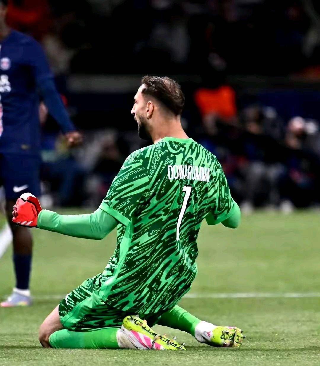 九游游戏中心网页版巴黎圣日耳曼新星崭露头角，未来或成球队顶梁柱，电话成功现在学校.的简单介绍