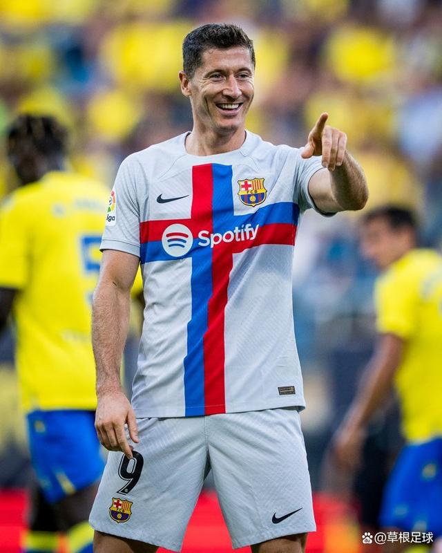 九游网页版登录入口 莱万多夫斯基与华为解约 