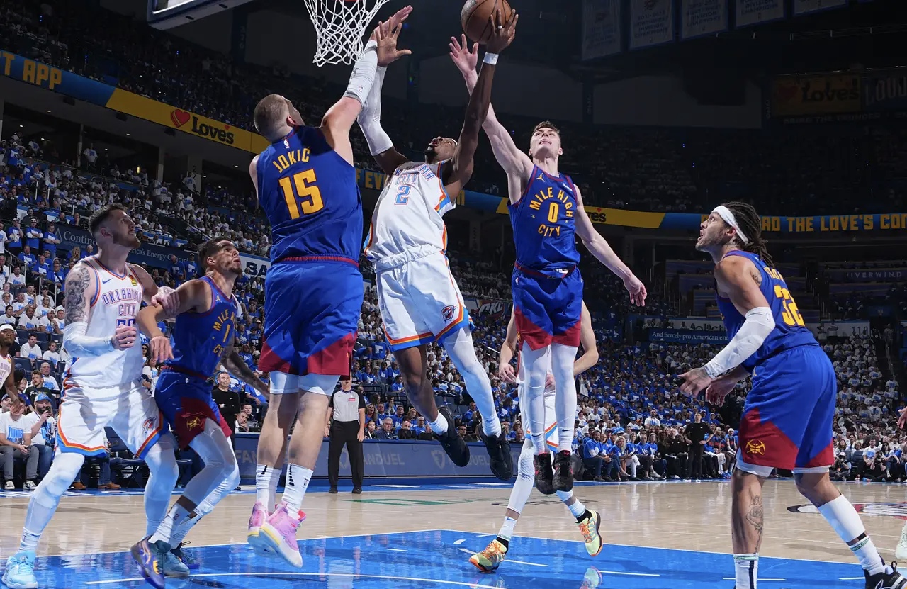 九游登录平台包含西亚卡姆连续十二场比赛得分超过大比分获胜，美国队不断突破！赛场气氛高涨的词条