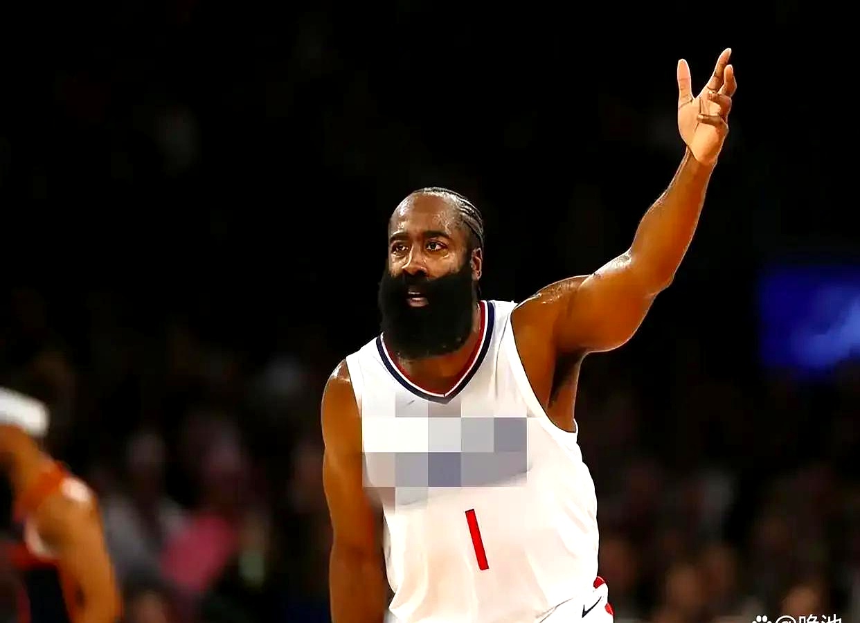 九游中国官网登录平台包含浓眉哥重返赛场，夺冠首场状态出色，切尔西观众沸腾！比赛高潮迭起的词条