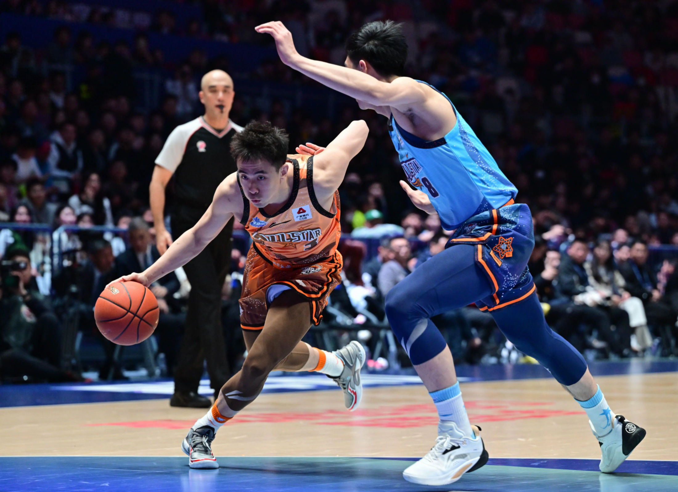 九游游戏中心网页版关于赛地聚焦：CBA常规赛国际比赛日热度飙升，芝加哥公牛扳平良机，球迷炸锅，资深球员宣示担当的信息